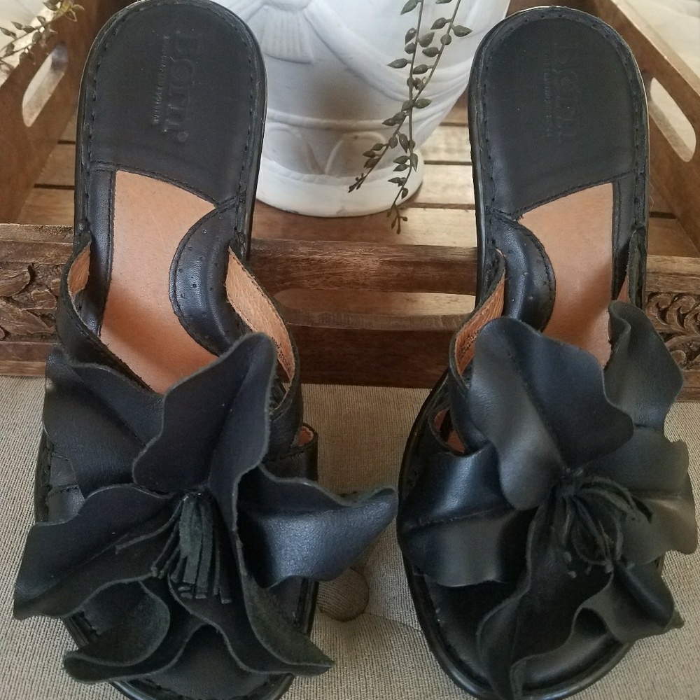 Born soft leather black pump
